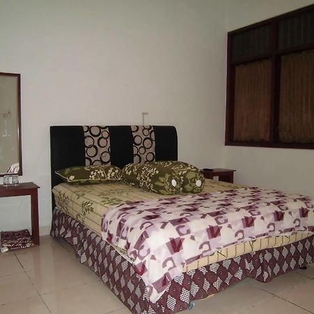 Griya Putri Dewi Guesthouseジョグジャカルタ エクステリア 写真