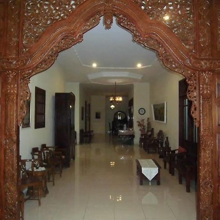 Griya Putri Dewi Guesthouseジョグジャカルタ エクステリア 写真