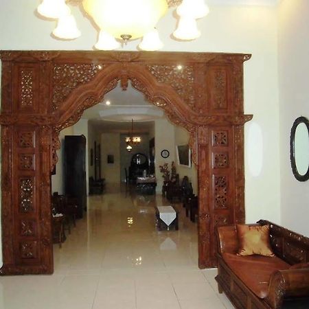 Griya Putri Dewi Guesthouseジョグジャカルタ エクステリア 写真