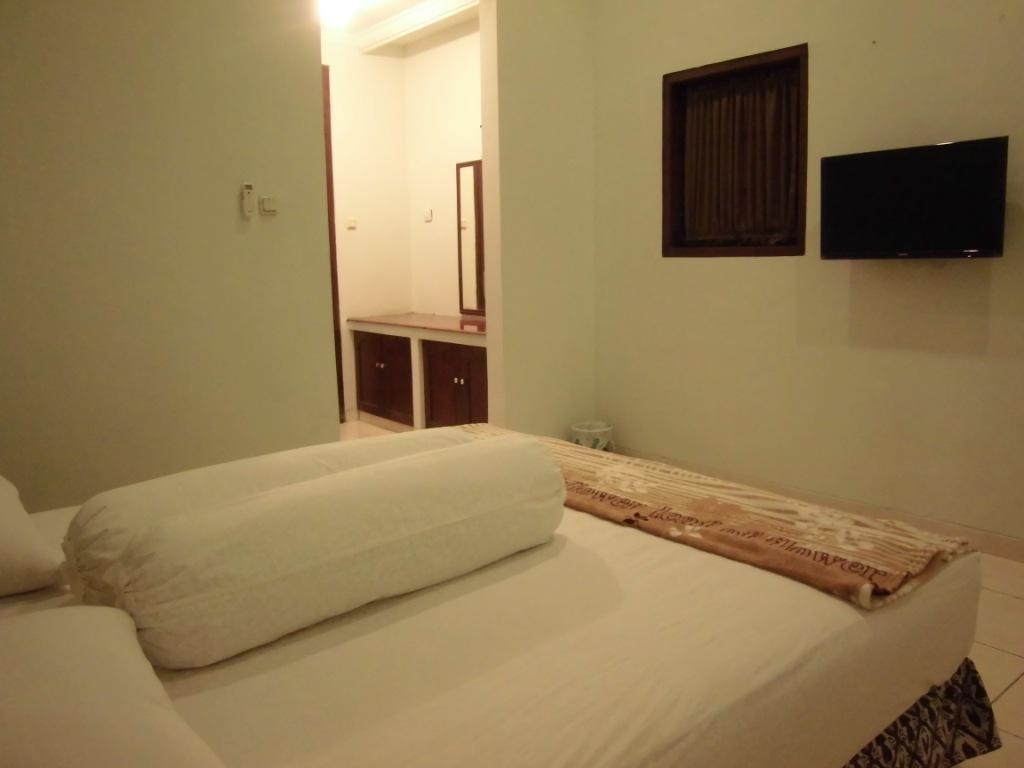Griya Putri Dewi Guesthouseジョグジャカルタ エクステリア 写真