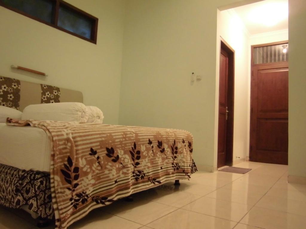 Griya Putri Dewi Guesthouseジョグジャカルタ エクステリア 写真