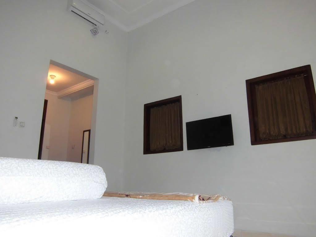 Griya Putri Dewi Guesthouseジョグジャカルタ エクステリア 写真
