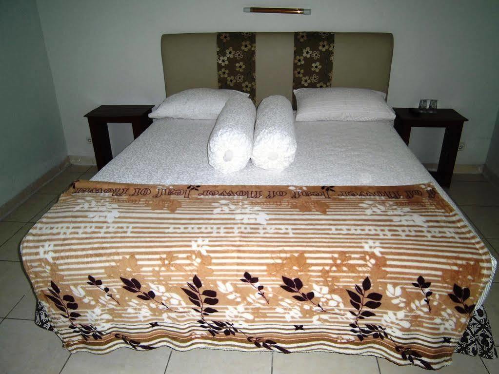 Griya Putri Dewi Guesthouseジョグジャカルタ エクステリア 写真