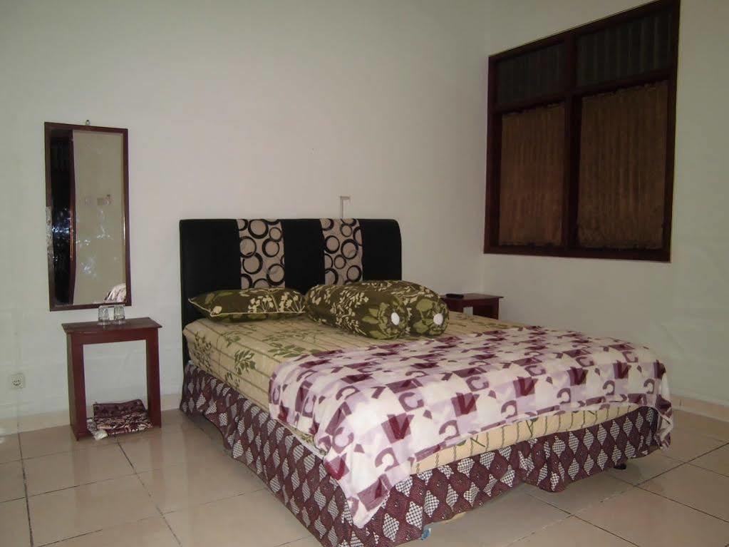 Griya Putri Dewi Guesthouseジョグジャカルタ エクステリア 写真