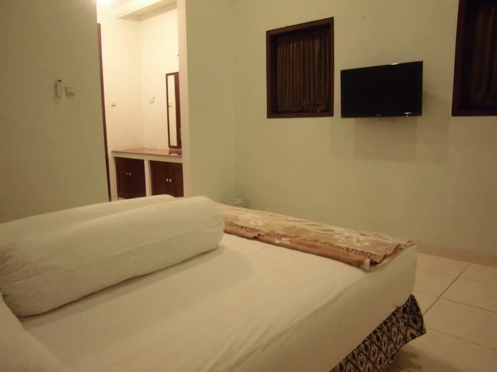 Griya Putri Dewi Guesthouseジョグジャカルタ エクステリア 写真